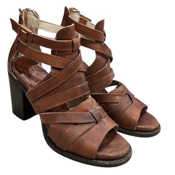 Freebird By Steven Claw Heel in Brown Distressed - Picture 5 of 10
